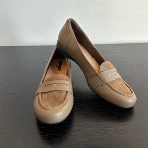 Clarks Collection Women’s Loafer, NWT, size 9, Olive